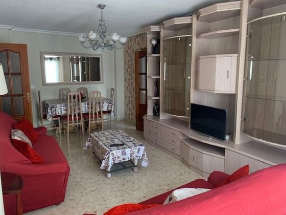 Foto 2 de Piso en alquiler en calle Cervantes de 3 habitaciones con terraza y muebles