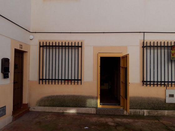 Foto 1 de Venta de casa en calle Sierra de Segura de 2 habitaciones con terraza