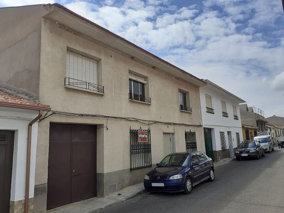 Foto 2 de Casa adossada en venda a Villarrubia de los Ojos de 5 habitacions amb terrassa i piscina