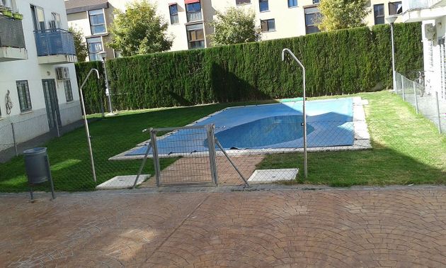 Foto 1 de Dúplex en venda a calle Margarita Nelken de 2 habitacions amb terrassa i piscina