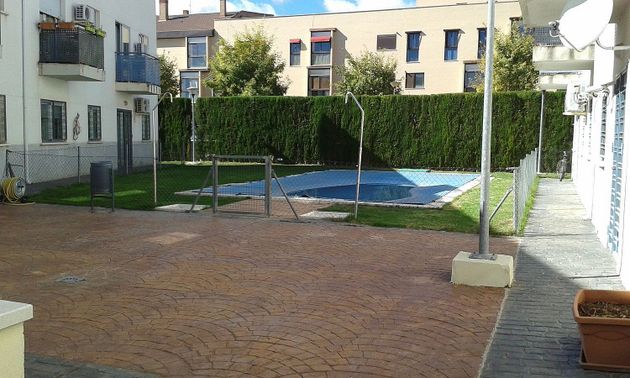 Foto 2 de Dúplex en venda a calle Margarita Nelken de 2 habitacions amb terrassa i piscina