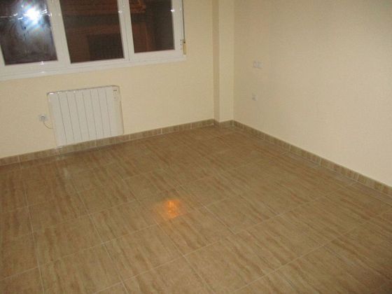 Foto 1 de Venta de piso en calle De Carlos Morales de 2 habitaciones con terraza y calefacción