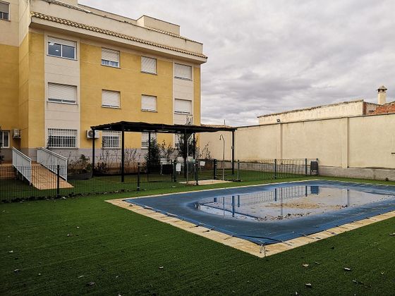 Foto 1 de Pis en venda a calle Valenzuela de 2 habitacions amb piscina i garatge