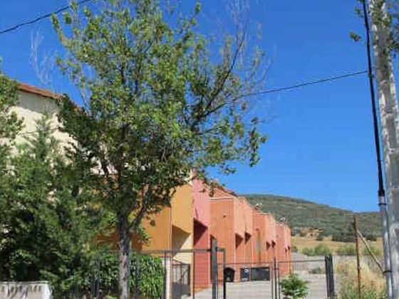 Foto 1 de Casa adossada en venda a Hinojosas de Calatrava de 4 habitacions amb garatge