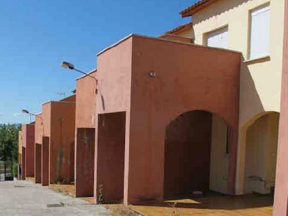 Foto 2 de Casa adosada en venta en Hinojosas de Calatrava de 4 habitaciones con garaje