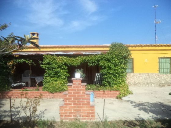 Foto 1 de Chalet en venta en Almodóvar del Campo de 2 habitaciones con terraza y piscina