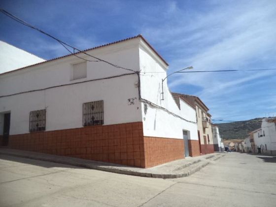 Foto 1 de Chalet en venta en Almodóvar del Campo de 4 habitaciones con terraza y aire acondicionado