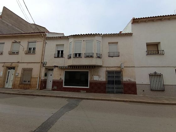 Foto 2 de Venta de casa en Argamasilla de Alba de 3 habitaciones con terraza y jardín