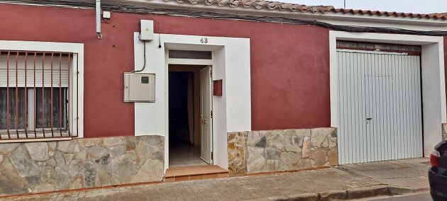 Foto 1 de Xalet en venda a Argamasilla de Alba de 4 habitacions amb terrassa