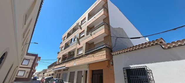 Foto 1 de Venta de piso en Socuéllamos de 3 habitaciones con terraza y calefacción