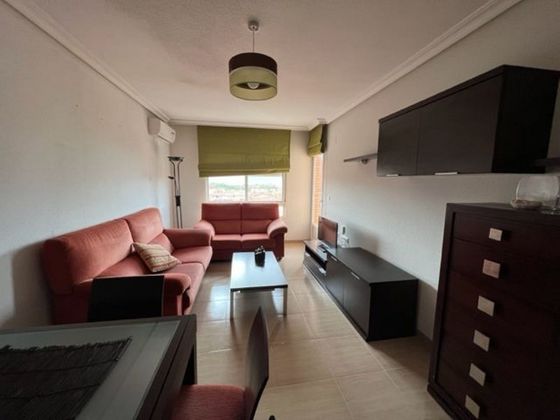 Foto 1 de Piso en alquiler en Carretera de Córdoba - Libertad de 2 habitaciones con terraza y garaje