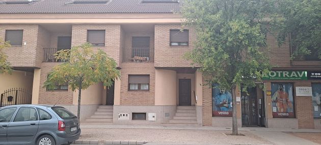Foto 1 de Casa adossada en venda a Tomelloso de 4 habitacions amb terrassa i garatge