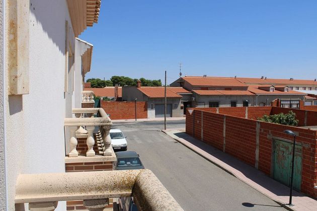 Foto 1 de Casa adosada en venta en Pedro Muñoz de 3 habitaciones con terraza