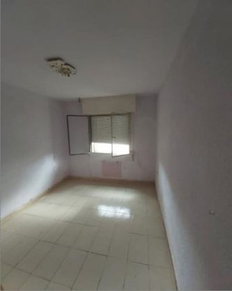 Foto 2 de Venta de piso en PAU 2-600 de 3 habitaciones con balcón
