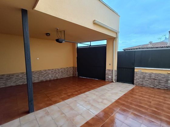 Foto 1 de Casa adossada en venda a Carrión de Calatrava de 4 habitacions amb terrassa i jardí