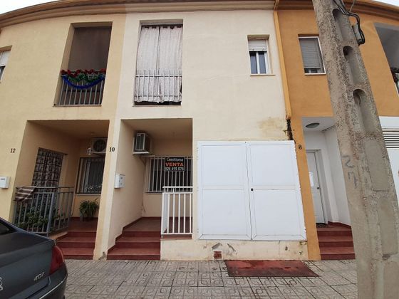 Foto 1 de Casa adosada en venta en calle De la Capitana de 3 habitaciones con jardín y balcón