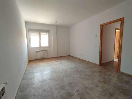 Foto 2 de Pis en venda a calle Airén de 3 habitacions amb garatge i calefacció