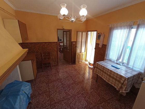 Foto 2 de Venta de casa en Argamasilla de Alba de 4 habitaciones con jardín y calefacción