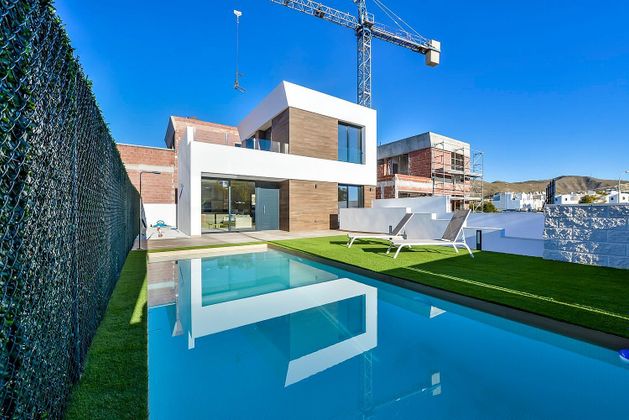 Foto 1 de Chalet en venta en Pueblo Español-Coveta Fumá de 3 habitaciones con terraza y piscina