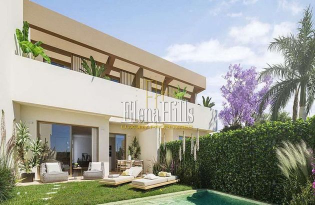 Foto 2 de Casa adossada en venda a Vistahermosa de 4 habitacions amb terrassa i piscina