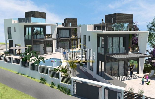 Foto 1 de Xalet en venda a Villajoyosa ciudad de 3 habitacions amb terrassa i piscina