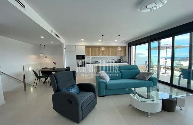 Foto 2 de Dúplex en lloguer a Cala de Finestrat de 3 habitacions amb terrassa i piscina