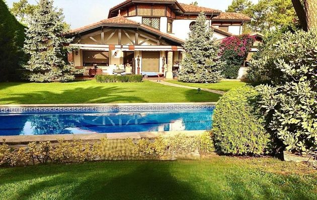Foto 1 de Xalet en venda a Santa María de Getxo de 5 habitacions amb terrassa i piscina
