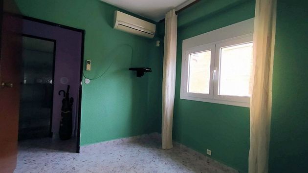 Foto 2 de Piso en venta en calle Montesa de 3 habitaciones con aire acondicionado y calefacción