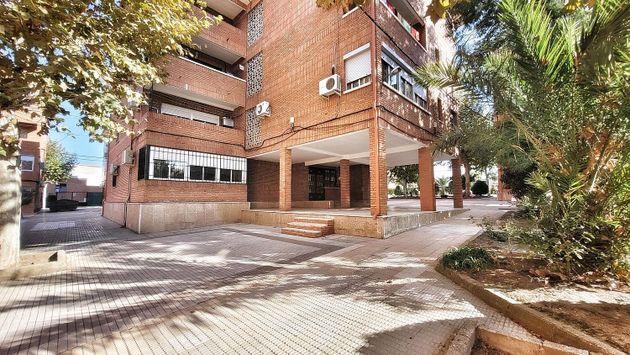 Foto 1 de Venta de piso en calle Paraguay de 3 habitaciones con terraza y jardín