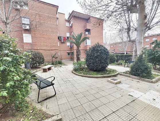 Foto 2 de Pis en venda a calle Paraguay de 3 habitacions amb terrassa i jardí