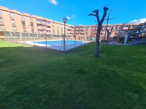 Foto 2 de Piso en venta en Villayuventus-Renfe de 3 habitaciones con terraza y piscina