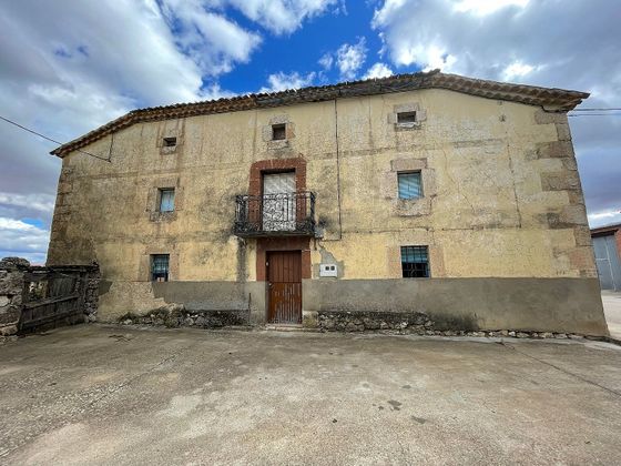 Foto 1 de Casa adossada en venda a San Esteban de Gormaz de 6 habitacions amb jardí
