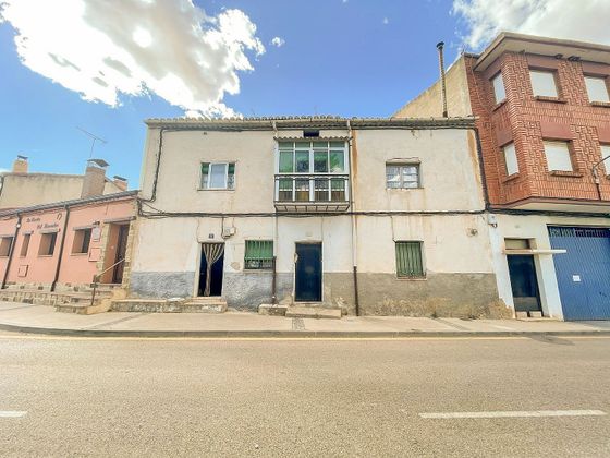 Foto 1 de Casa adossada en venda a Burgo de Osma-Ciudad de Osma de 8 habitacions amb jardí