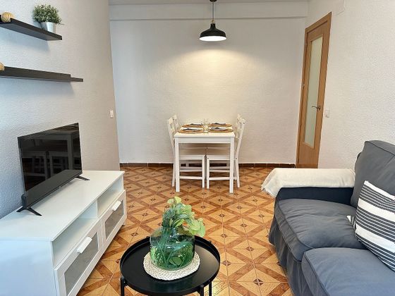 Foto 2 de Piso en alquiler en calle Julia Nebot de 3 habitaciones con muebles y calefacción