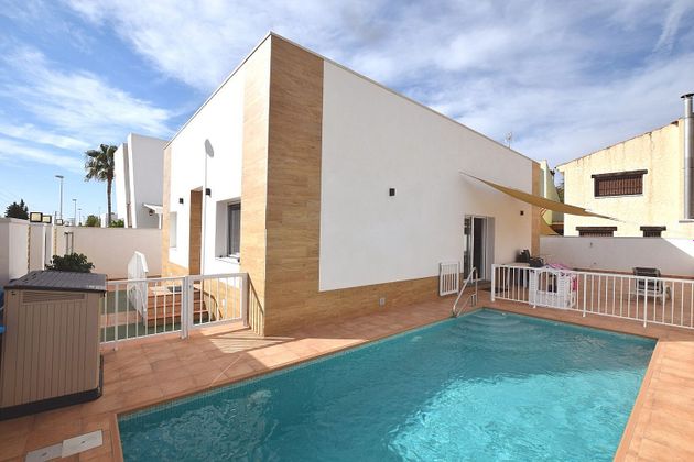 Foto 1 de Venta de chalet en Almoradí de 3 habitaciones con piscina y aire acondicionado