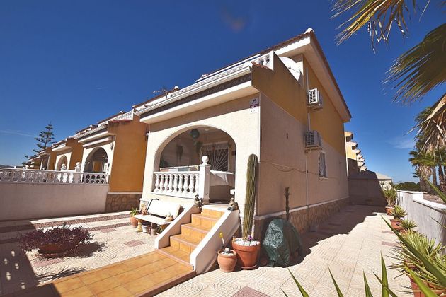 Foto 1 de Casa en venda a Benijófar de 4 habitacions amb terrassa i piscina