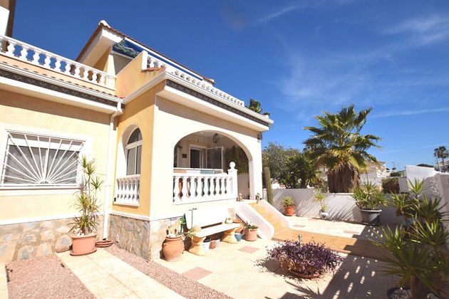 Foto 2 de Casa en venta en Benijófar de 4 habitaciones con terraza y piscina