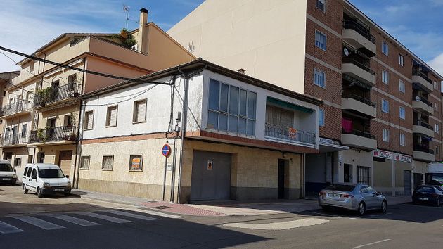 Foto 2 de Casa adossada en venda a carretera De Salamanca de 4 habitacions amb terrassa i balcó