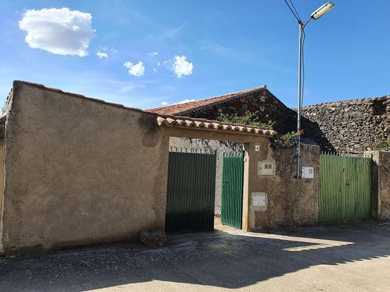 Foto 2 de Casa en venda a calle Fuente de Arriba de 4 habitacions amb terrassa i jardí