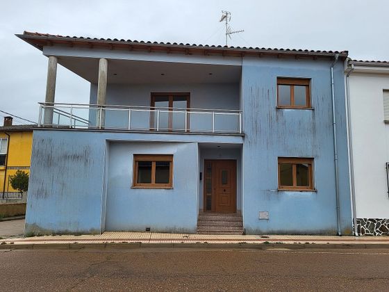 Foto 2 de Xalet en venda a calle Estación de 3 habitacions amb terrassa i balcó