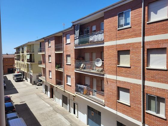 Foto 1 de Venta de piso en calle Reino de Leon de 3 habitaciones con terraza y garaje