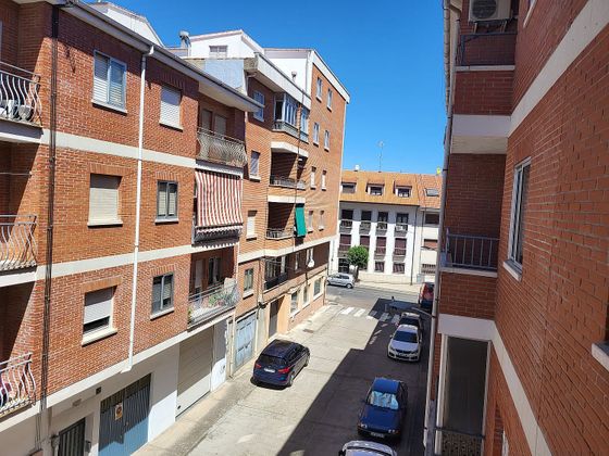 Foto 2 de Venta de piso en calle Reino de Leon de 3 habitaciones con terraza y garaje