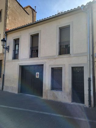 Foto 2 de Casa adossada en venda a plaza Cristóbal de Castillejo de 6 habitacions amb terrassa i garatge