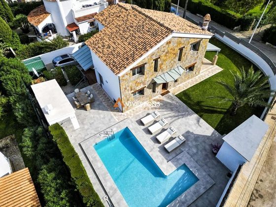 Foto 2 de Venta de casa en El Montgó de 5 habitaciones con terraza y piscina