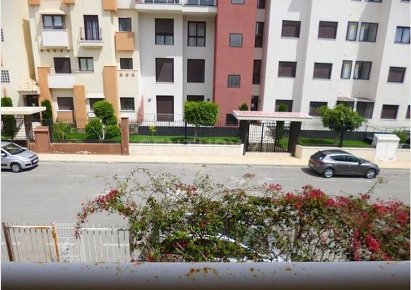 Foto 2 de Venta de piso en calle Cabo Tiñoso de 2 habitaciones con terraza y piscina