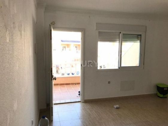Foto 2 de Casa en venta en calle Albahaca de 3 habitaciones con piscina y garaje