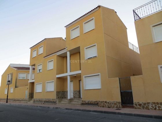 Foto 1 de Casa en venta en calle Miguel de Unamuno de 4 habitaciones con terraza y piscina
