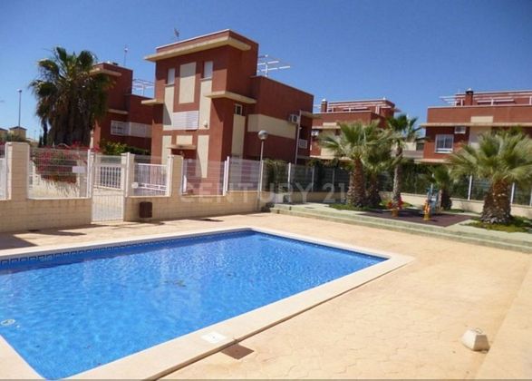 Foto 1 de Pis en venda a calle Cabo Punta de Tarifa de 2 habitacions amb terrassa i piscina