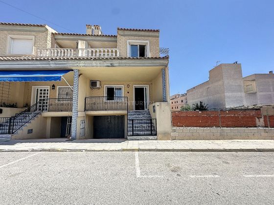 Foto 1 de Venta de casa adosada en calle Santiago Apóstol de 4 habitaciones con terraza y balcón