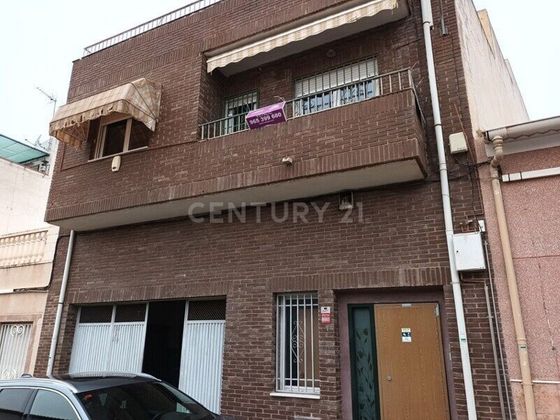 Foto 1 de Casa en venda a calle Hipólito Juan de 4 habitacions amb terrassa i garatge